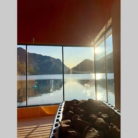 1 Apartment *